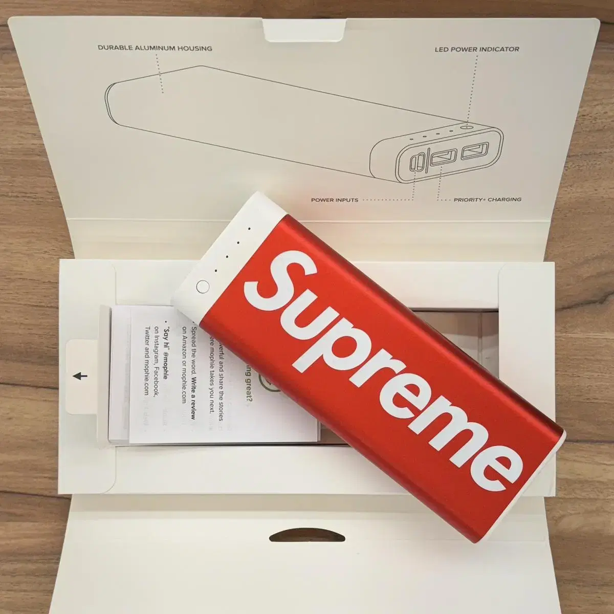 슈프림 supreme 17FW mophie 엔코어 20k 보조배터리